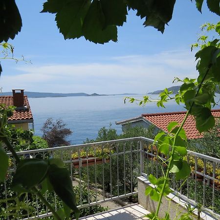 Apartments Lovric - 30 Meters To The Beach Трогир Екстериор снимка