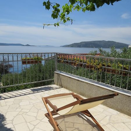 Apartments Lovric - 30 Meters To The Beach Трогир Екстериор снимка