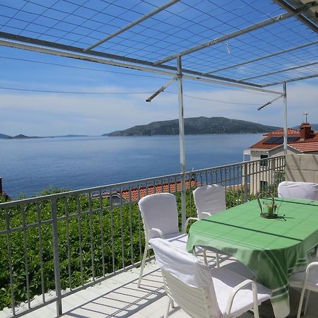 Apartments Lovric - 30 Meters To The Beach Трогир Екстериор снимка