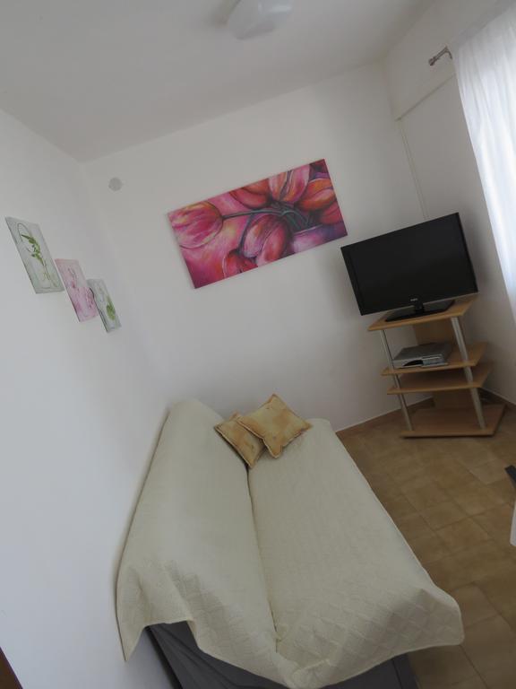 Apartments Lovric - 30 Meters To The Beach Трогир Екстериор снимка