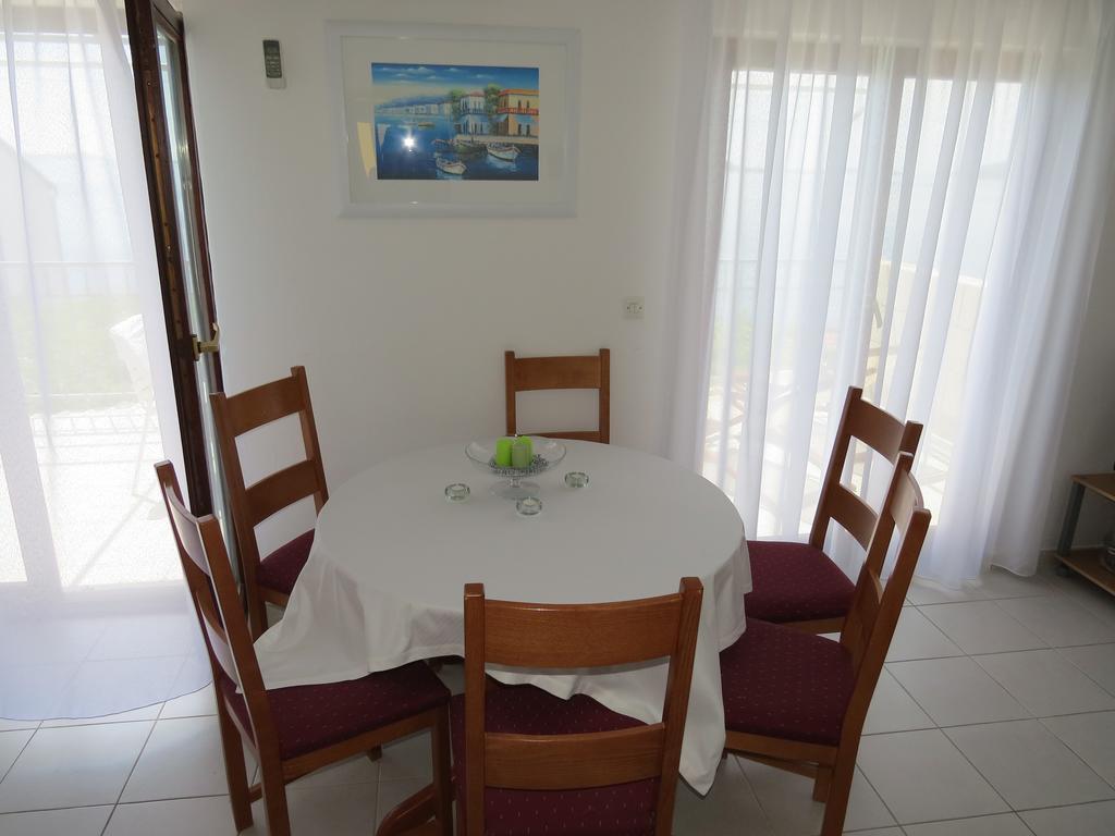 Apartments Lovric - 30 Meters To The Beach Трогир Екстериор снимка