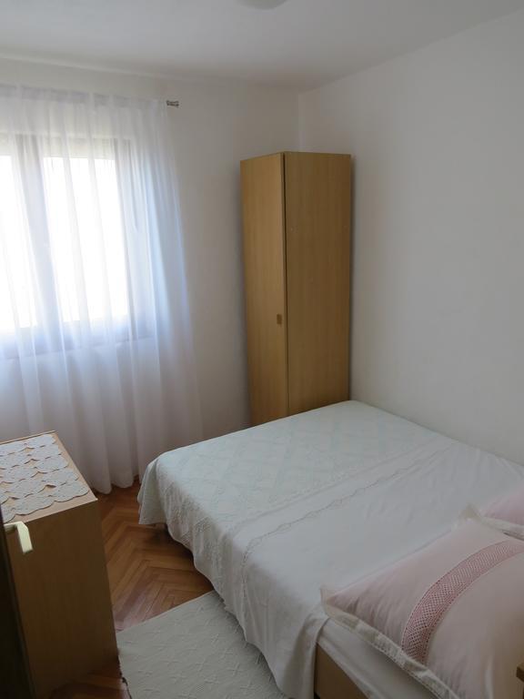 Apartments Lovric - 30 Meters To The Beach Трогир Екстериор снимка