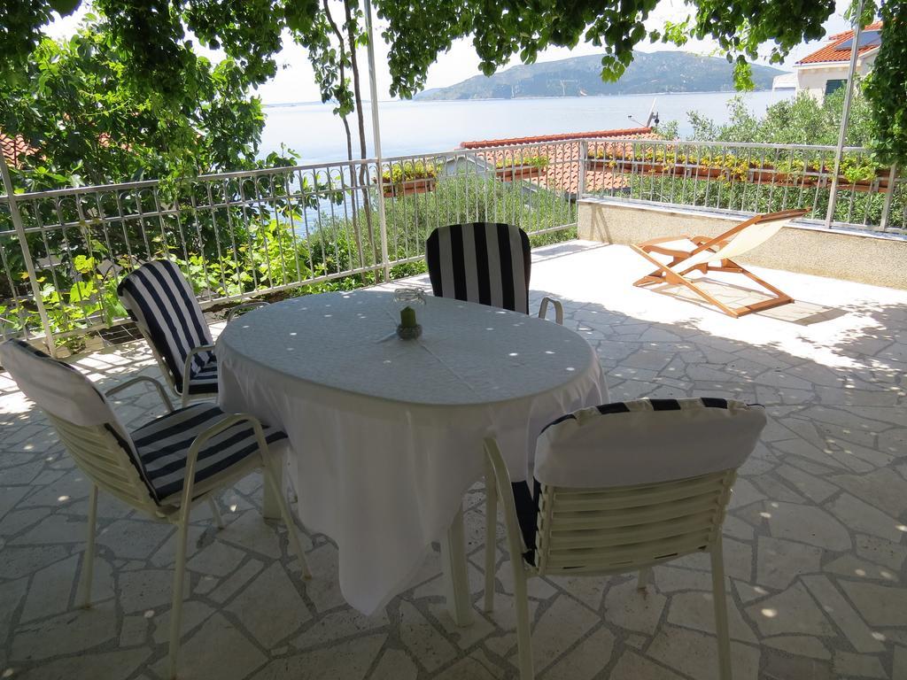 Apartments Lovric - 30 Meters To The Beach Трогир Екстериор снимка