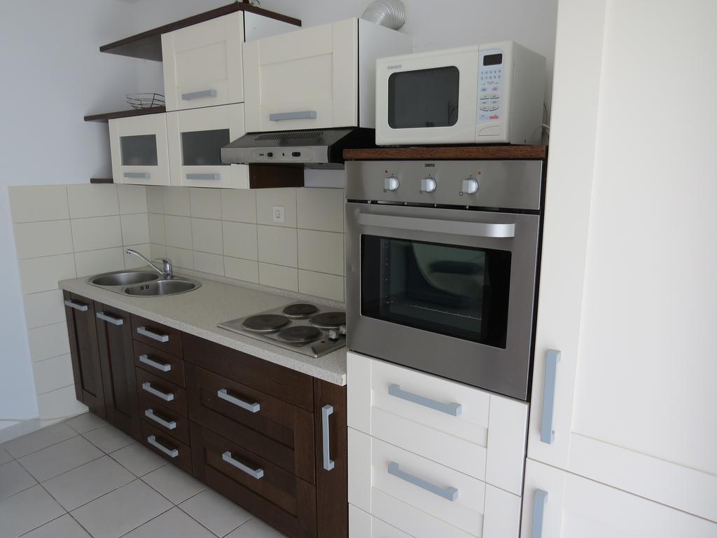 Apartments Lovric - 30 Meters To The Beach Трогир Екстериор снимка