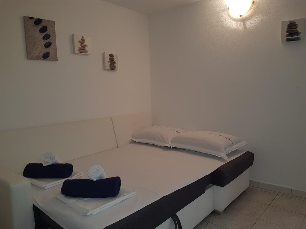 Apartments Lovric - 30 Meters To The Beach Трогир Екстериор снимка
