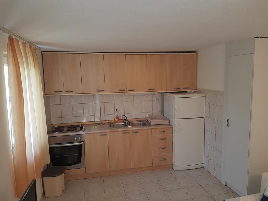 Apartments Lovric - 30 Meters To The Beach Трогир Екстериор снимка