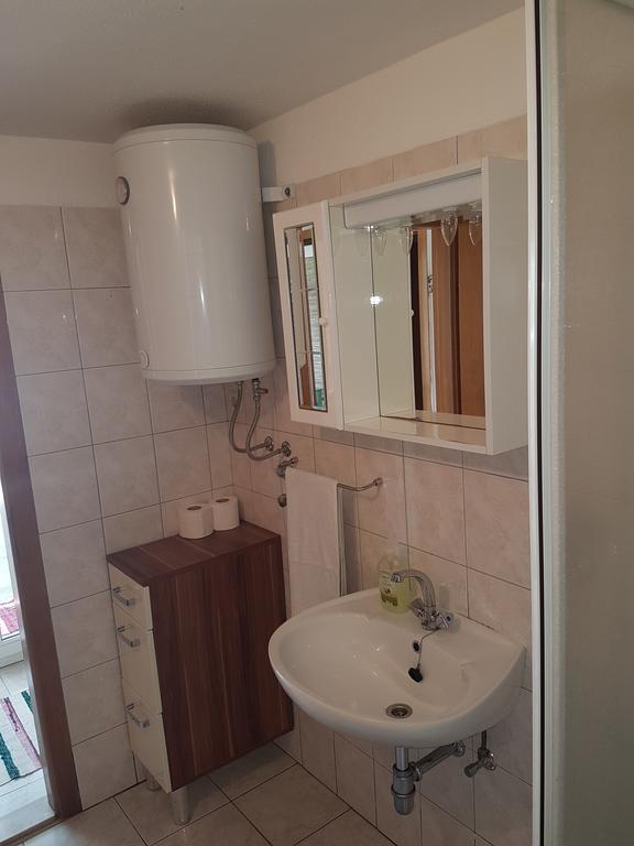 Apartments Lovric - 30 Meters To The Beach Трогир Екстериор снимка