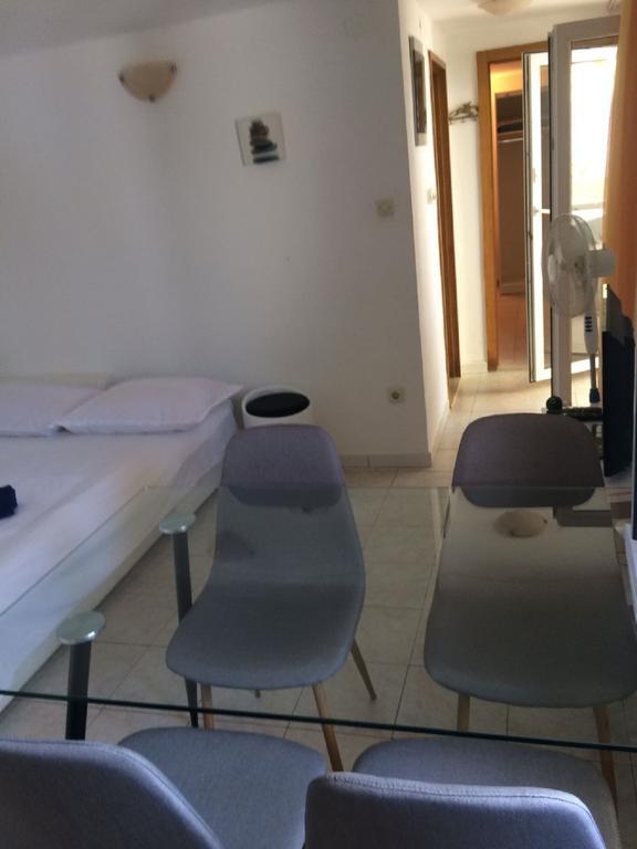 Apartments Lovric - 30 Meters To The Beach Трогир Екстериор снимка