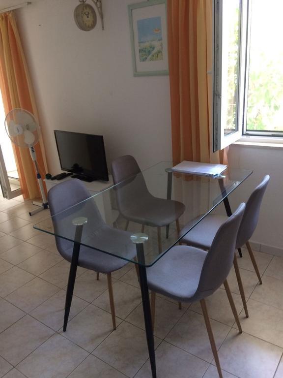 Apartments Lovric - 30 Meters To The Beach Трогир Екстериор снимка