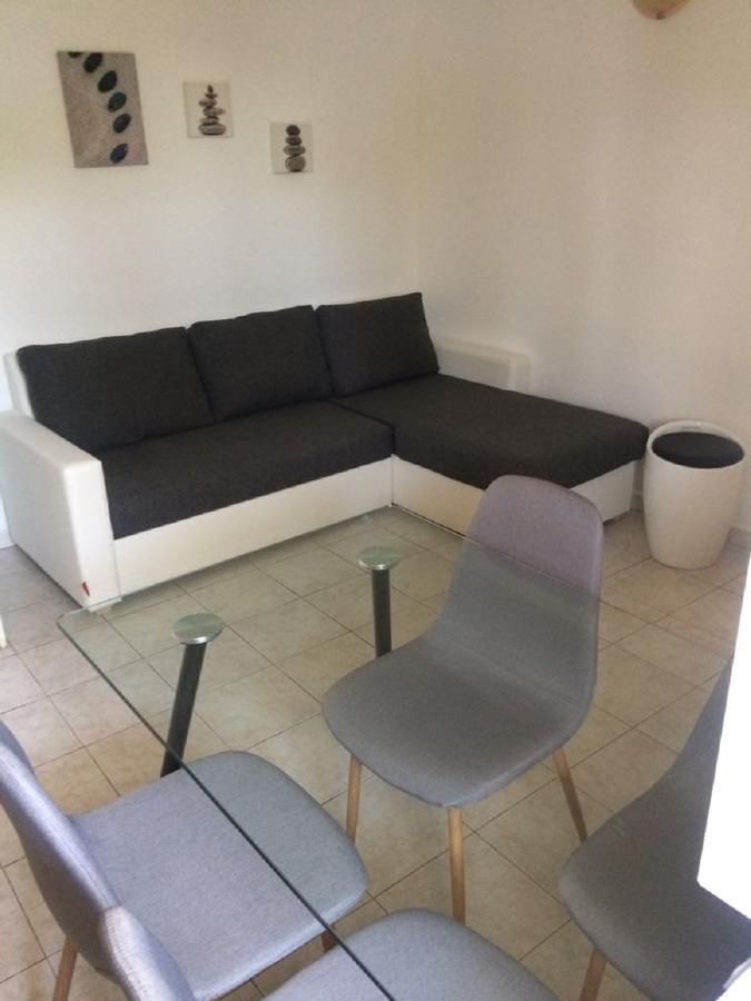 Apartments Lovric - 30 Meters To The Beach Трогир Екстериор снимка