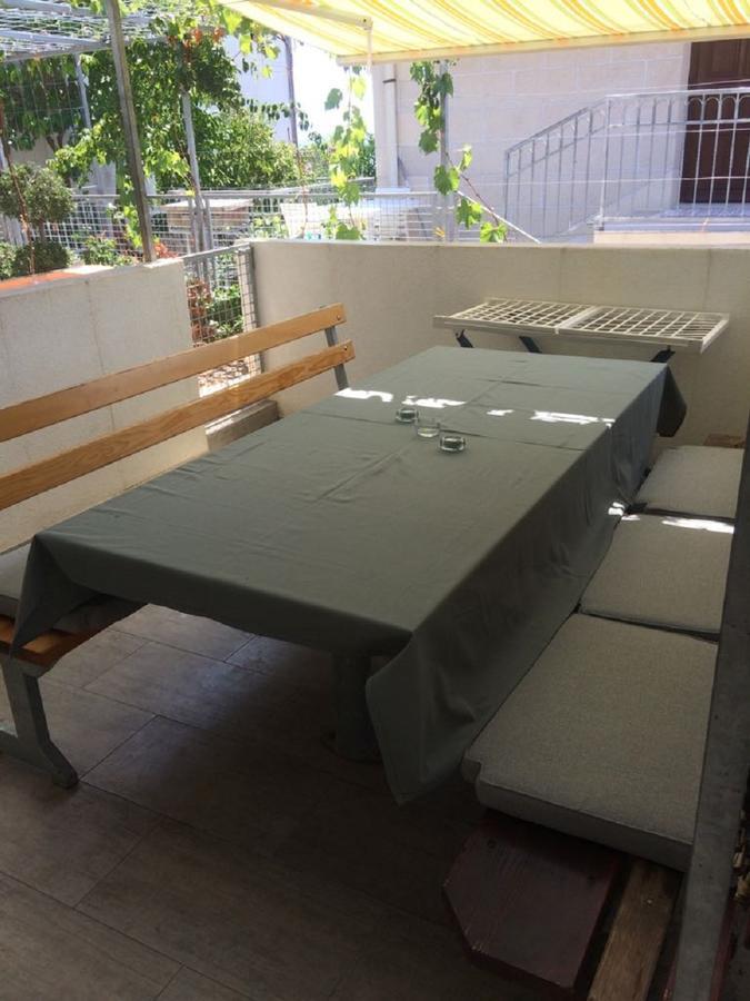 Apartments Lovric - 30 Meters To The Beach Трогир Екстериор снимка